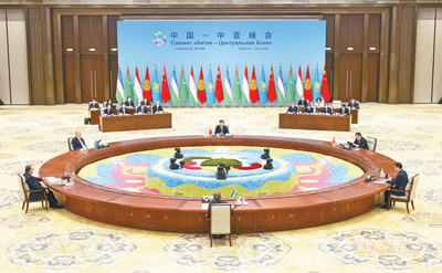 5月19日上午，国家主席习近平在陕西省西安市主持首届中国—中亚峰会并发表题为《携手建设守望相助、共同发展、普遍安全、世代友好的中国—中亚命运共同体》的主旨讲话。哈萨克斯坦总统托卡耶夫、吉尔吉斯斯坦总统扎帕罗夫、塔吉克斯坦总统拉赫蒙、土库曼斯坦总统别尔德穆哈梅多夫、乌兹别克斯坦总统米尔济约耶夫出席。新华社记者 丁海涛摄
