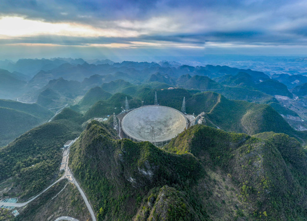 这是2023年2月13日拍摄的“中国天眼”全景（无人机照片，维护保养期间拍摄）。新华社记者 欧东衢 摄