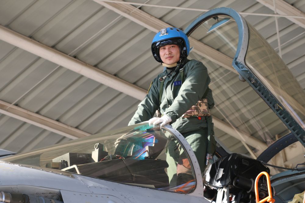 海军某舰载航空兵部队原一级飞行员张超（2016年1月27日摄）。新华社发
