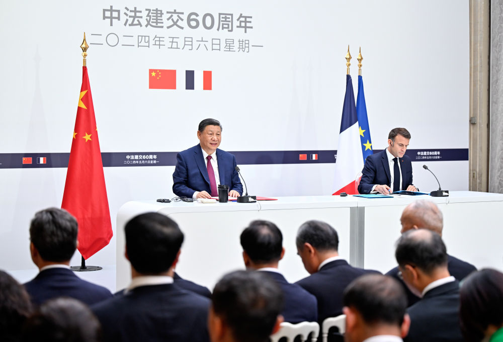 当地时间5月6日下午，国家主席习近平在巴黎爱丽舍宫同法国总统马克龙会谈后共同会见记者。新华社记者 殷博古 摄