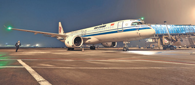 国产大飞机C919抵达重庆。 朱云卿摄 国产大飞机C919抵达重庆。 朱云卿摄