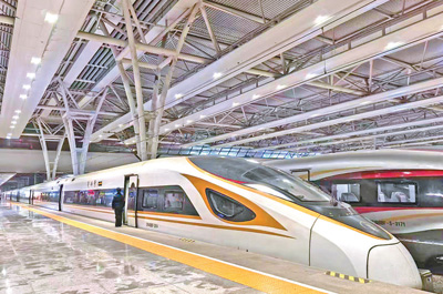 途经沪苏湖高铁的复兴号列车从上海虹桥站发出。庄秋冬摄 途经沪苏湖高铁的复兴号列车从上海虹桥站发出。庄秋冬摄