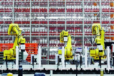 在黑龙江哈尔滨电机厂有限责任公司线圈分厂智能制造车间，定子线圈智能化制造设备在进行生产作业。新华社记者 王松摄