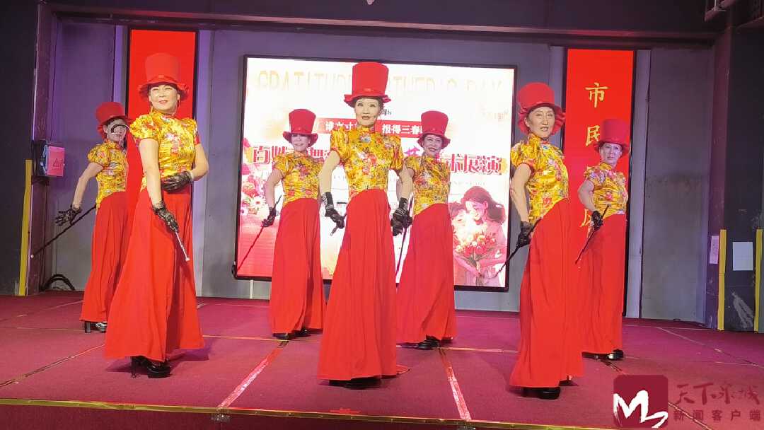 百姓大舞台志愿服务团，一支用爱传递爱的老年团体