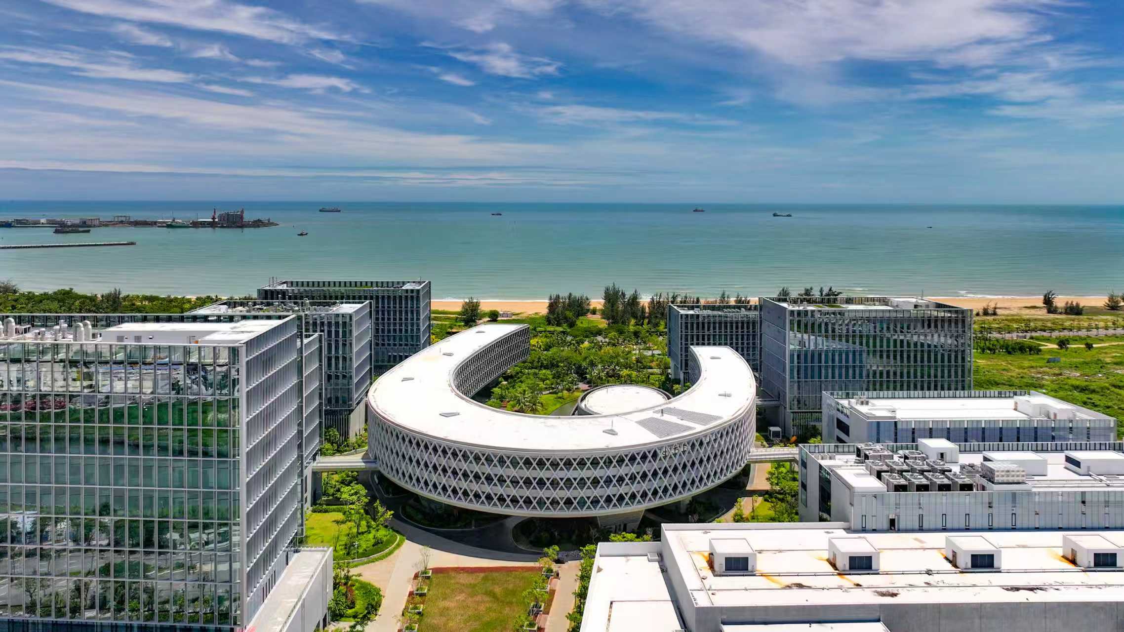 位于崖州湾畔的中国海洋大学三亚海洋研究院 位于崖州湾畔的中国海洋大学三亚海洋研究院