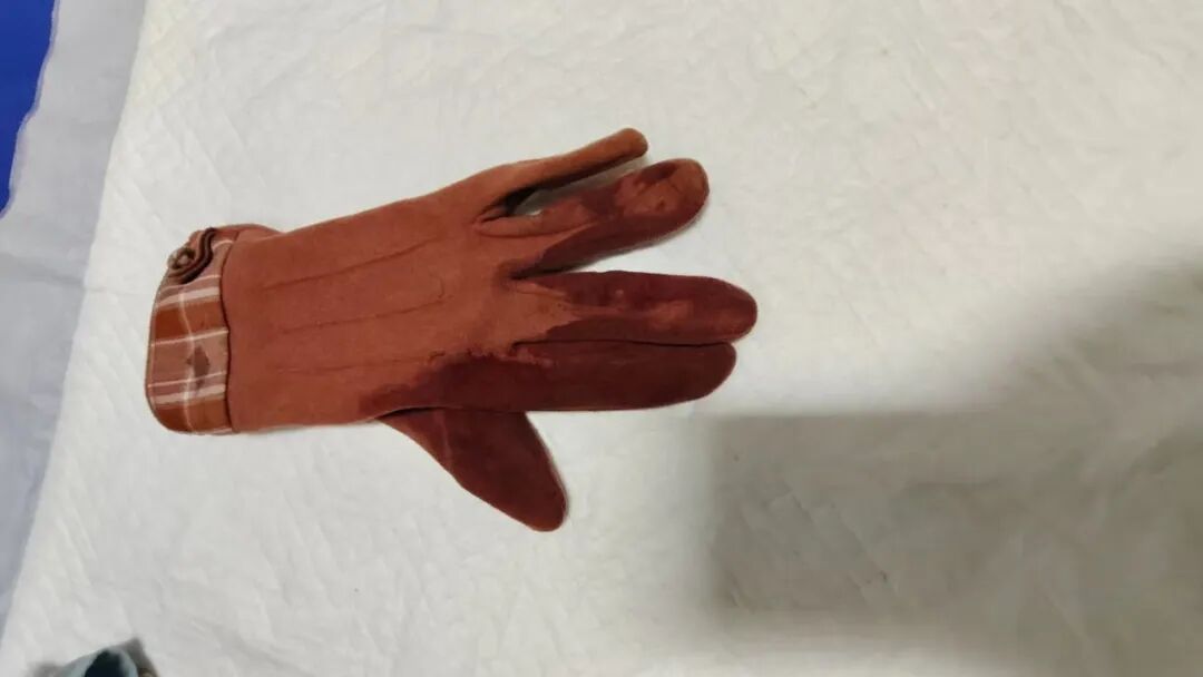 “妈妈，对方是个男的，你根本打不过啊！”