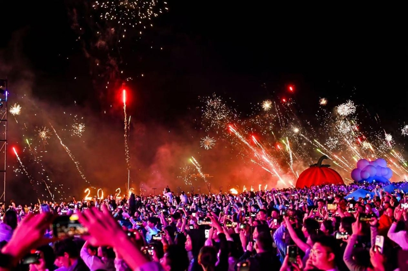 “星河派对”在三亚亚龙湾落幕，助推文旅融合新发展