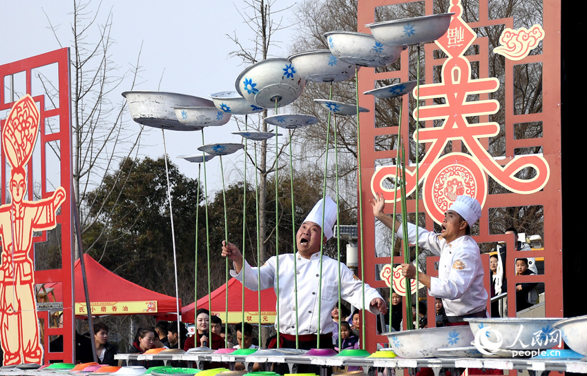 精彩的表演。人民网记者 慎志远摄