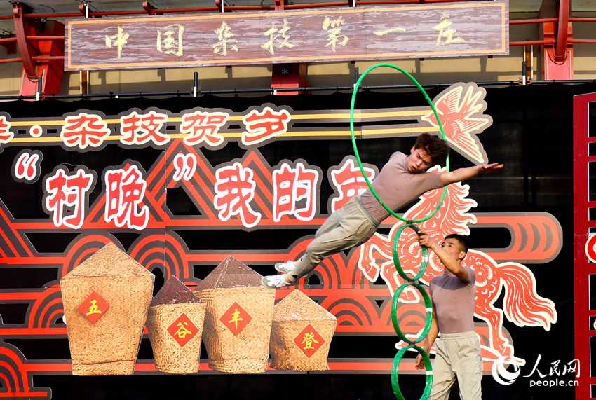 精彩的表演。人民网记者 慎志远摄