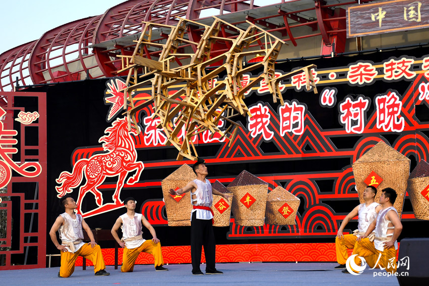 精彩的表演。人民网记者 慎志远摄