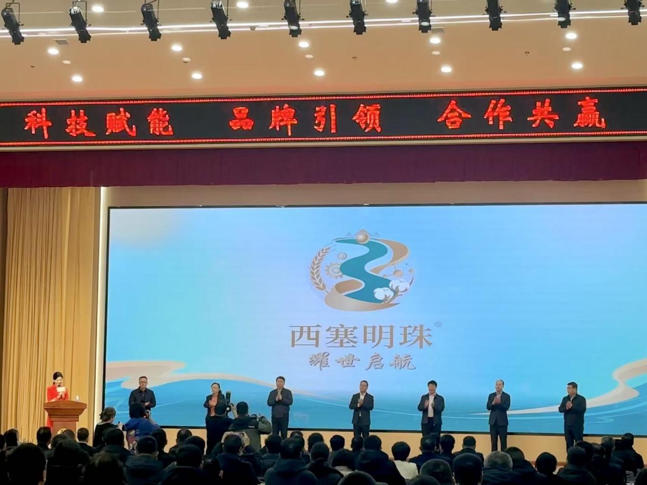 自治区农科院“西塞明珠”品牌合作推介会活动现场。依帕尔古丽摄