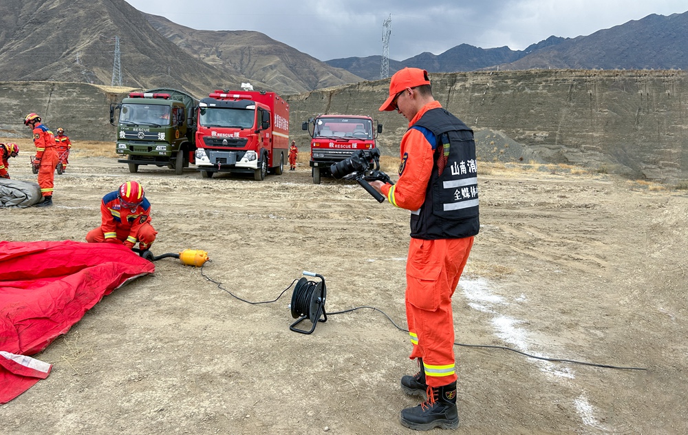 山南市消防救援支队开展现场应急宣传拉动演练