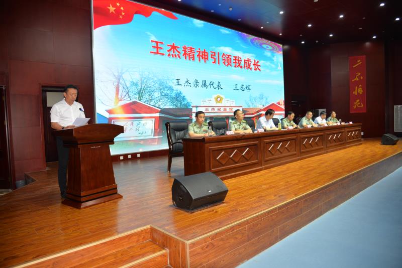 人民网+