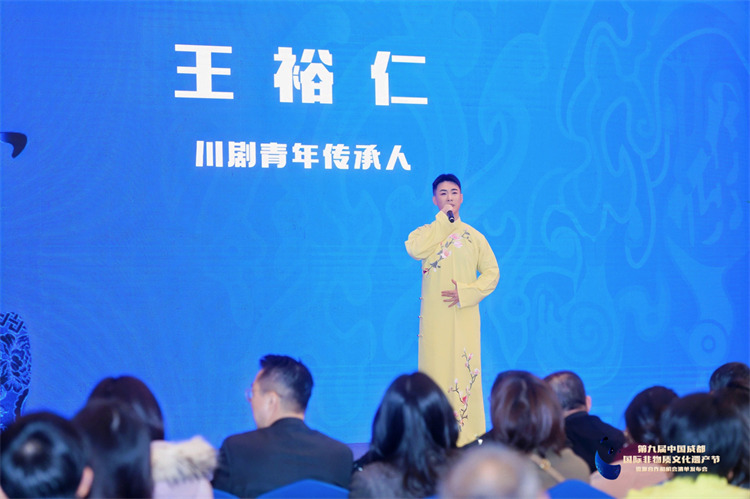 人民网+